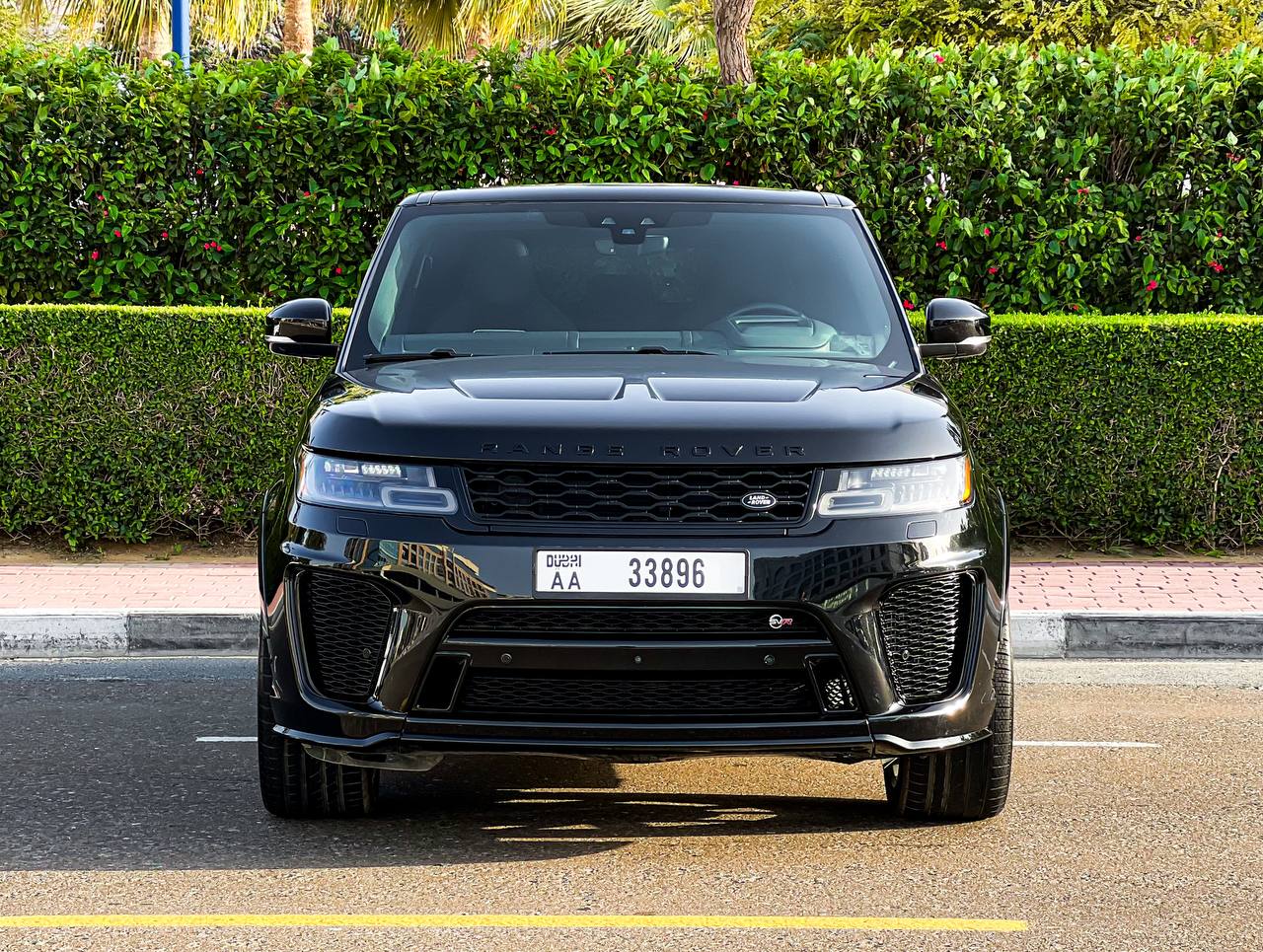 Range Rover SVR black