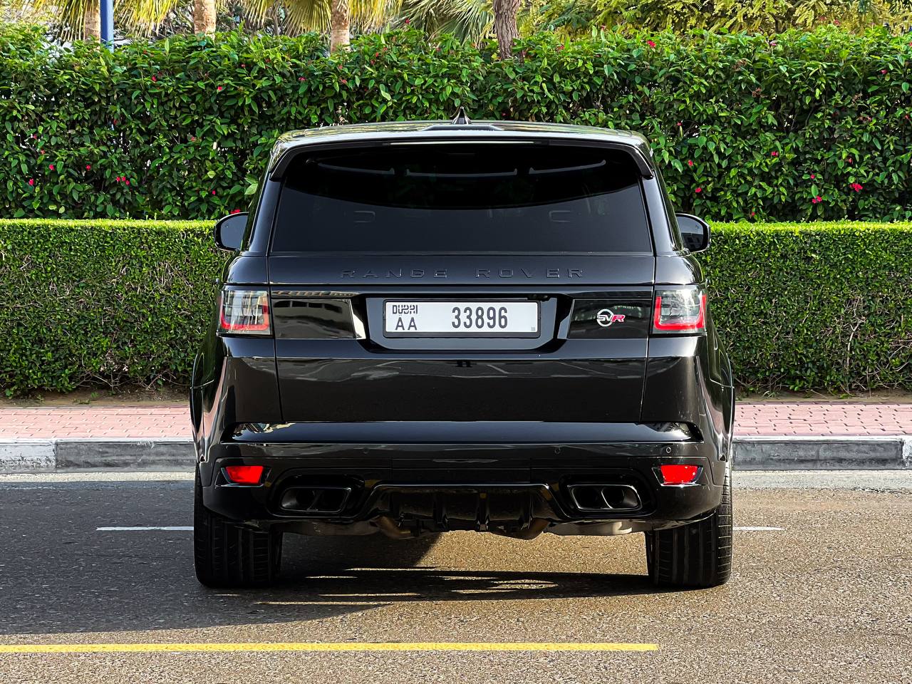 Range Rover SVR black