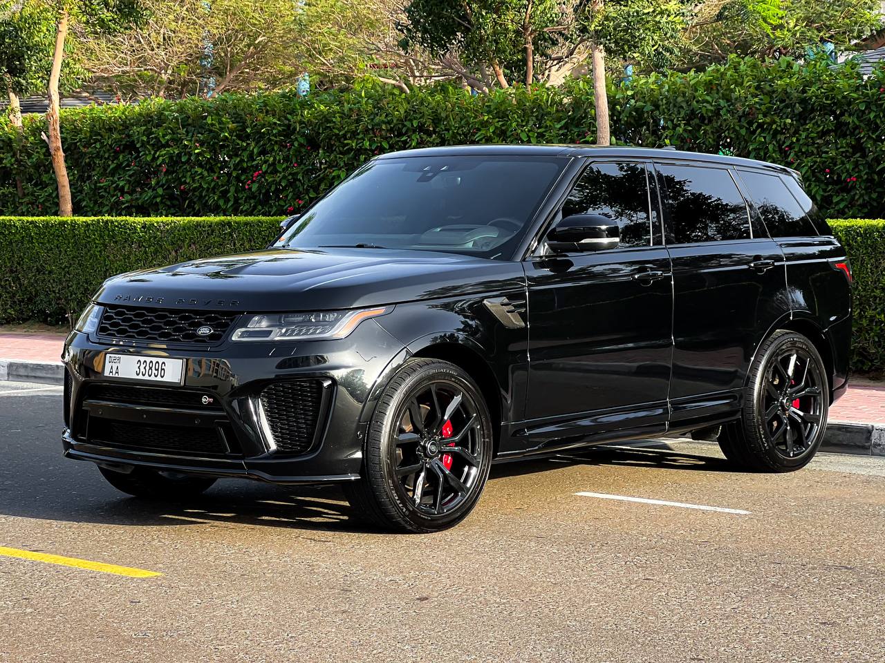 Range Rover SVR black