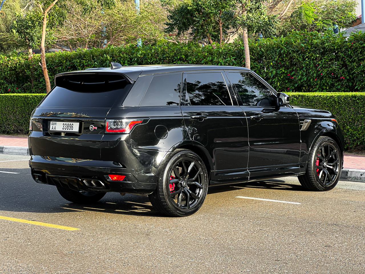 Range Rover SVR black