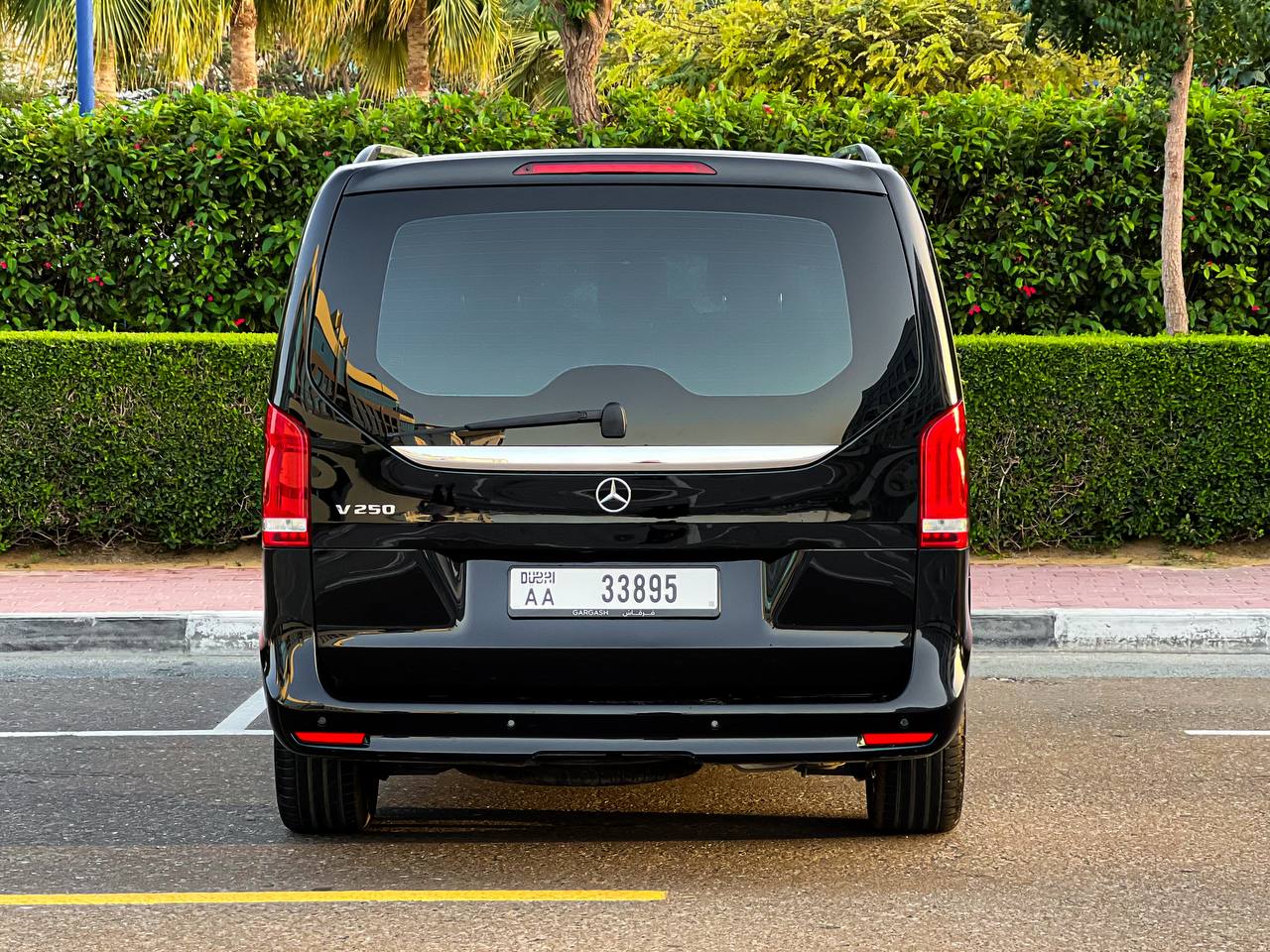 Mercedes v250 (Black)