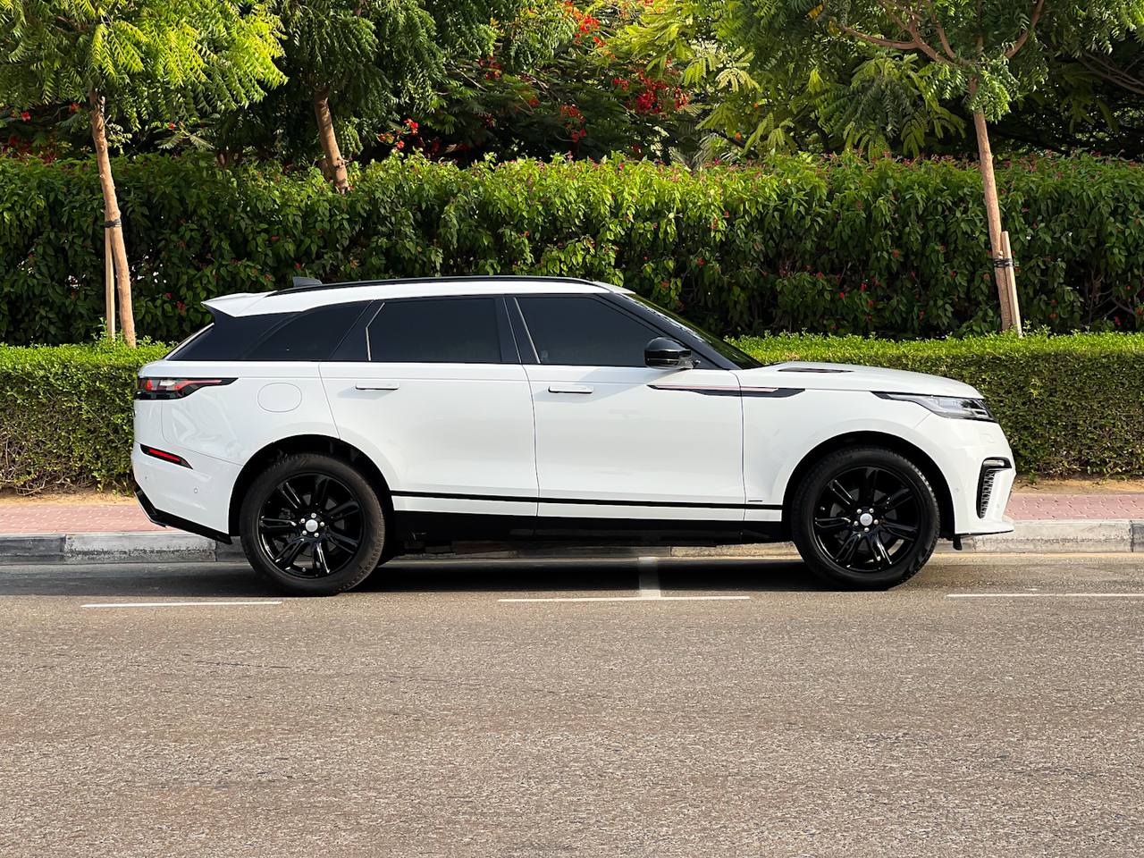 Range Rover Velar white