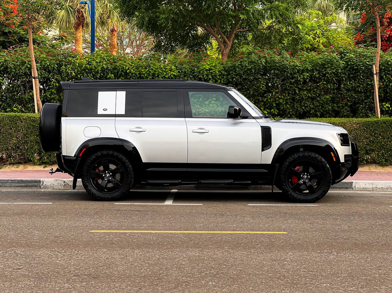 Range Rover Defender (Grey)