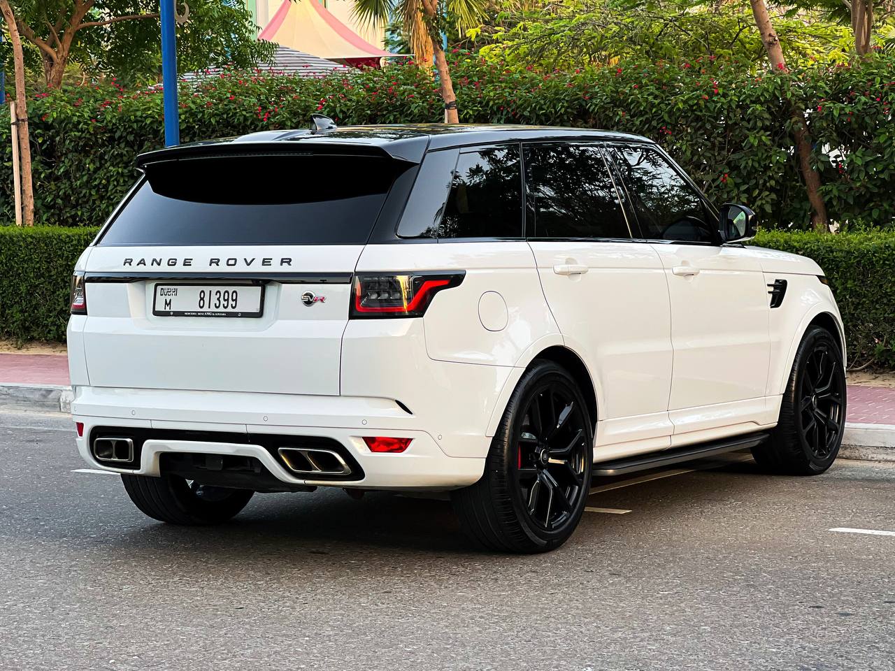 Range Rover Svr white