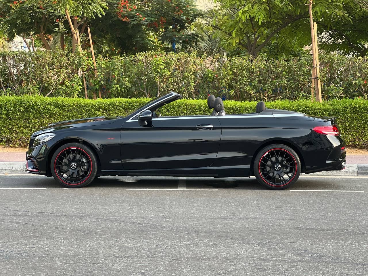 Mercedes C300 convertible (Black)