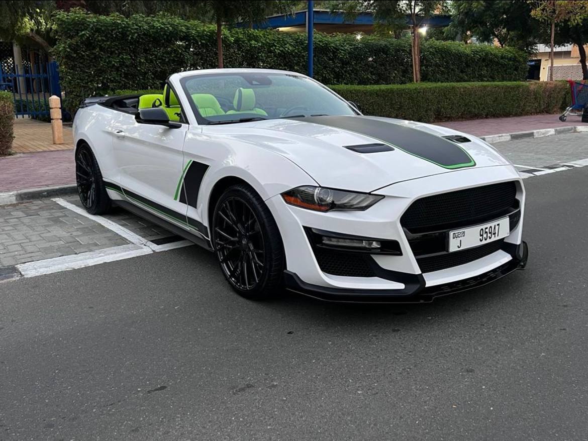 Ford Mustang (White)