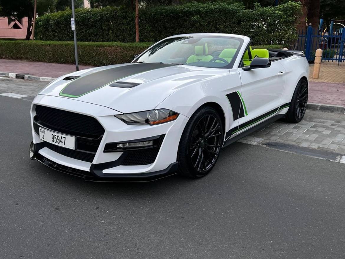 Ford Mustang (White)